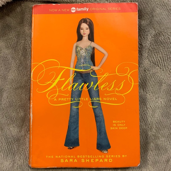 Pretty Little Liars Flawless Book - Picture 1 of 3